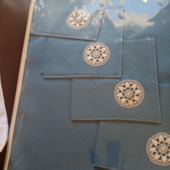 Vintage 4 Placemats with 4 Matching Napkins All Rayon Original Packaging New - Picture 3 of 13